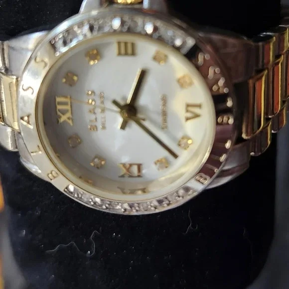 Vintage Bill Blass Womens Diamond and mother of pearl watch - Picture 7 of 11